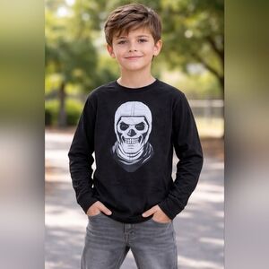#1832 Fortnite Black Skull Graphic Long Sleeve Kids Tee Sz.XL